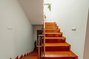 Pool Cinema Villa by Vacationy