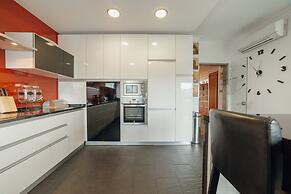 Pool Cinema Villa by Vacationy