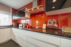 Pool Cinema Villa by Vacationy