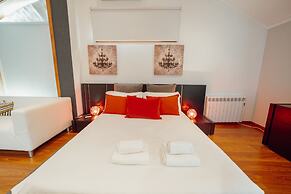 Pool Cinema Villa by Vacationy