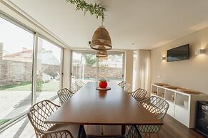 Pool Cinema Villa by Vacationy