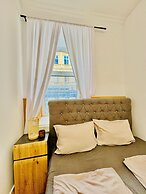 10 Economy Rooms-Shared Bath & Kitchen