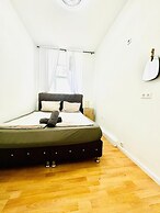 10 Economy Rooms-Shared Bath & Kitchen