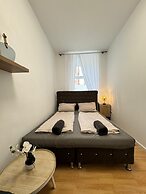 10 Economy Rooms-Shared Bath & Kitchen