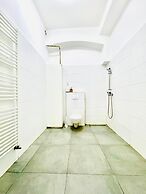 10 Economy Rooms-Shared Bath & Kitchen