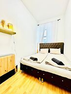 10 Economy Rooms-Shared Bath & Kitchen