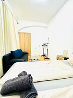 10 Economy Rooms-Shared Bath & Kitchen