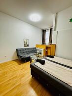 10 Economy Rooms-Shared Bath & Kitchen