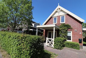 Bungalow in South Holland With Private Jetty