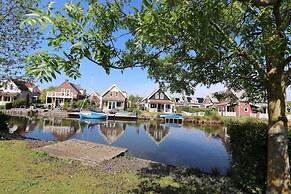 Bungalow in South Holland With Private Jetty