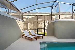 Modern 4 Bed Home Themed Rooms Prime Location