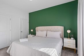 Modern 4 Bed Home Themed Rooms Prime Location