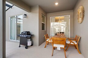 Modern 4 Bed Home Themed Rooms Prime Location