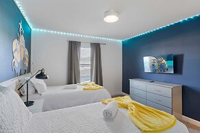 Modern 4 Bed Home Themed Rooms Prime Location