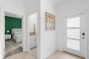 Modern 4 Bed Home Themed Rooms Prime Location