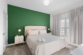 Modern 4 Bed Home Themed Rooms Prime Location