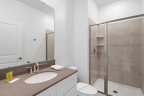 Modern 4 Bed Home Themed Rooms Prime Location