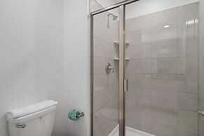 Modern 4 Bed Home Themed Rooms Prime Location