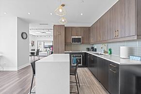 Bright Suites Finch West