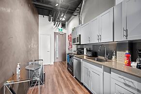 Bright Suites Finch West by GLOBALSTAY