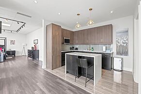 Bright Suites Finch West