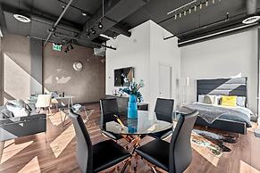 Bright Suites Finch West by GLOBALSTAY