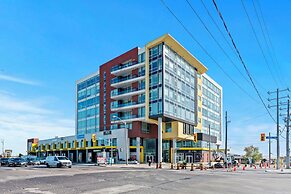 Bright Suites Finch West by GLOBALSTAY
