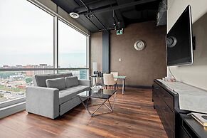 Bright Suites Finch West