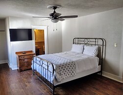Iron Rail Inn