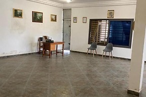 3 Bed Villa-private Garden-offstreetparking-aircon