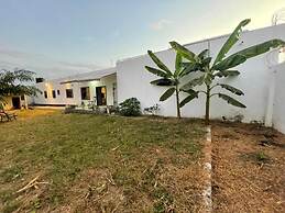 3 Bed Villa-private Garden-offstreetparking-aircon