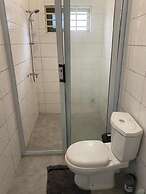 3 Bed Villa-private Garden-offstreetparking-aircon