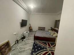 3 Bed Villa-private Garden-offstreetparking-aircon
