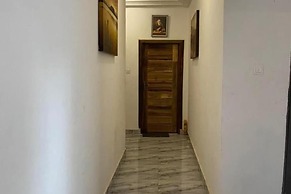 3 Bed Villa-private Garden-offstreetparking-aircon