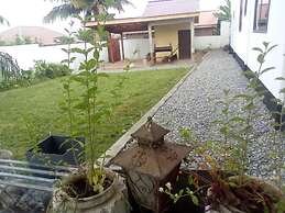 3 Bed Villa-private Garden-offstreetparking-aircon