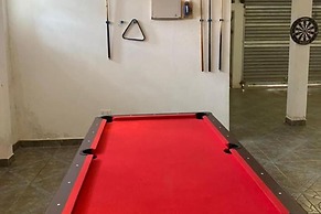 3 Bed Villa-private Garden-offstreetparking-aircon