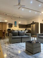 3 Bed Villa-private Garden-offstreetparking-aircon