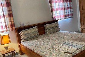 3 Bed Villa-private Garden-offstreetparking-aircon