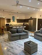 3 Bed Villa-private Garden-offstreetparking-aircon