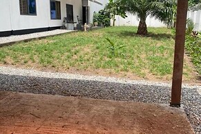 3 Bed Villa-private Garden-offstreetparking-aircon