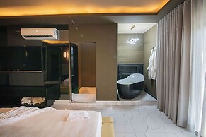Lovera Hotel