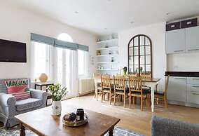 Sunny Roof Terrace Barons Court Sleeps 4-6