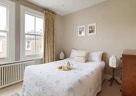 Sunny Roof Terrace Barons Court Sleeps 4-6