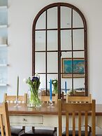 Sunny Roof Terrace Barons Court Sleeps 4-6