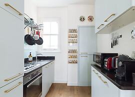 Sunny Roof Terrace Barons Court Sleeps 4-6