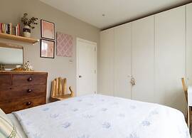 Sunny Roof Terrace Barons Court Sleeps 4-6