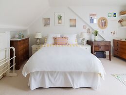 Sunny Roof Terrace Barons Court Sleeps 4-6