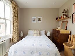 Sunny Roof Terrace Barons Court Sleeps 4-6