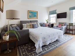 Sunny Roof Terrace Barons Court Sleeps 4-6