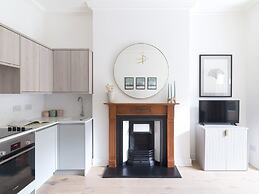West End Drury Lane Modern 3 Bedroom Apt
